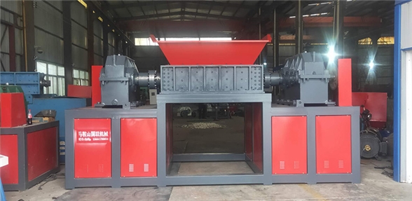 河南某客戶購(gòu)買雙軸撕碎機(jī) 